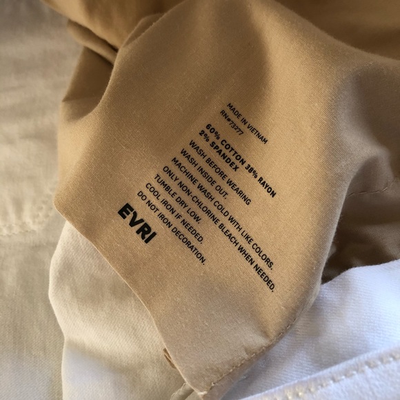 EVRI White Shorts Size 24W - Picture 5 of 6